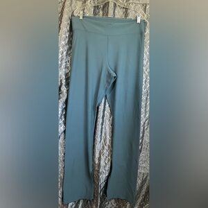 Old Navy Women’s PowerSoft Flare Leggings Size XL